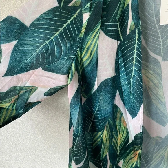 Adreamly NWT Hawaiian Floral Cardigan/Blouse Size S - Picture 2 of 4